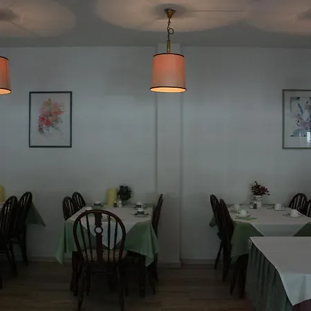 Diplomat Hotel 2*
