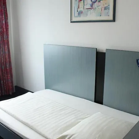 Diplomat Hotel 2*
