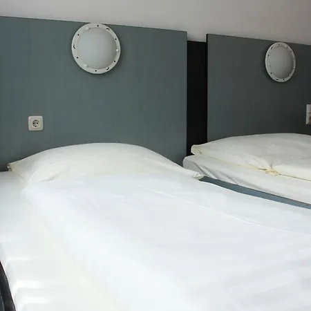Diplomat Hotel